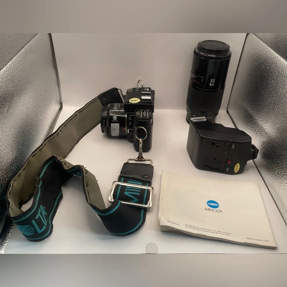 Minolta Maxxum 7000 AF 35mm SLR Camera Bundle